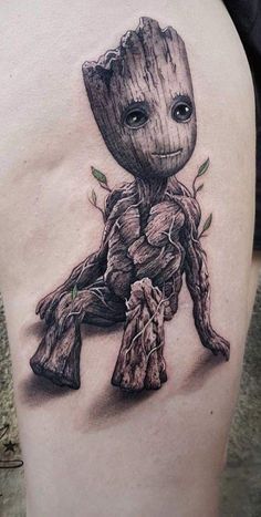 a tattoo on the back of a man's thigh with an image of groote