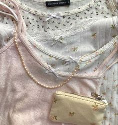 not mine! Brandy Mellvile, Pink Clothing, Estilo Preppy, Top Floral, Girl Blog, Wear Pink, Girly Girl, Brandy Melville