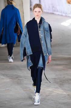 Denim Runway, Runway Denim, A Beautiful Life, Denim Trends, Spring Fashion Trends, Queenstown, Womens Designer Fashion, Blazer Fashion