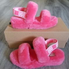 Nwot Never Worn Hot Pink Ugg Oh Yeah Slippers. Colorful Uggs, Pink Ugg Slippers, Cute Uggs, Fuzzy Slides, Pink Uggs, Diy Sandals, Pink Slides, Black Uggs, Cute Slippers