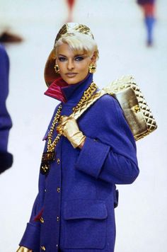 Chanel Gold Metallic Top Handle Quilted Flap Bag For Sale at 1stDibs Fashion Through The Decades, Chanel Style Jacket, Chanel Runway, 90s Supermodels, Linda Evangelista, Vintage Couture, Chanel Vintage, Couture Runway