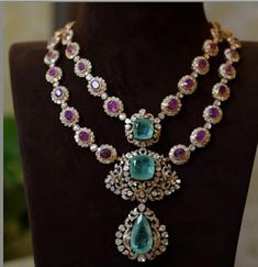 Polki Haram, Bridal Diamond Necklace, Neck Pieces Jewelry, Fancy Jewelry Necklace, Gold Jewelry Simple Necklace, Antique Jewellery Designs, Diamond Necklace Designs, Antique Bridal Jewelry, Bridal Diamond Jewellery