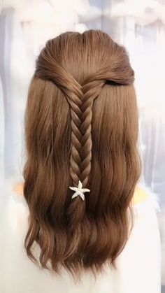 Sleek Top Knot Buns for a Polished Look: High Bun Hairstyles for Every Hair Type
https://www.youtube.com/watch?v=jrrUxdGCn-g Small Curly Hair, Easy Fishtail Braid, Braids Tutorial Easy, Short Hair Makeup, Fishbone Braid, Bubble Braid, Fishtail Braid Hairstyles, Braid Ponytail, Beef Pasta