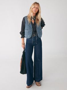 Flare Blouse Outfit, 70s Vest Outfits, 60 Fashion 60s Style, 70s Casual Outfits, Psychologist Outfit, Western Inspired Outfits, Denim Vest Outfit, Boho Rocker, Season Outfits