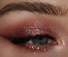 Make Up Glitter Eyes, Heavenly Makeup, Euphoria Style, Euphoria Cast, Cake Face, Baskin Robbins, Vs Angels