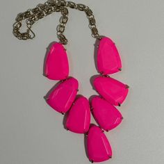 Kendra Scott Bright Pink Harlow Necklace, Like New Harlow Necklace, Jewelry Kendra Scott, Kendra Scott Jewelry, Kendra Scott, Bright Pink, Womens Jewelry Necklace, Pink Color, Jewelry Necklaces, Like New