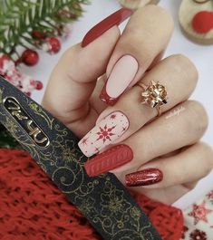 Cute And Easy Nails, Christmas Nail Designs Easy, Winter Nail Art Designs, Nail Art Noel, Christmas Nails Diy, Hot Nail Designs, Nails Art Designs, Cute Christmas Nails