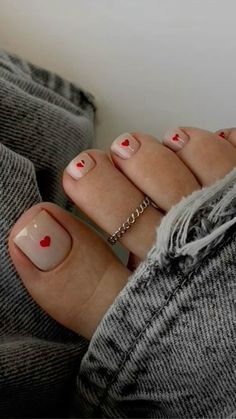 Xmas Pedicure Ideas, Cute Toe Designs, Painted Toenails Ideas, Simple Toe Nail Art, Manicure And Pedicure Ideas Matching, Toe Designs Pedicure, Japanese Pedicure, Mani Pedi Ideas