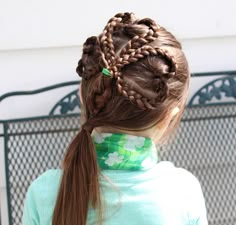 10 crazy hairdos to show your Irish pride on St Patrick's Day | Ireland Before You Die Clover Hairstyle, Hairstyles Soft Curls, Reverse Mullet, Braid With Ribbon, Shamrock Hair, Easy Party Hairstyles, Celtic Braid, Hairstyle Braid, Two Braid Hairstyles