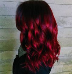 Dark Red And Black Hair Color, Dark Red And Black Hair, Dark Red Ombre Hair, Bright Red Hair Ideas, Blood Red Hair Color, Berry Red Hair, Dark Red Curly Hair, Vibrant Red Hair, Curly Hair Trends