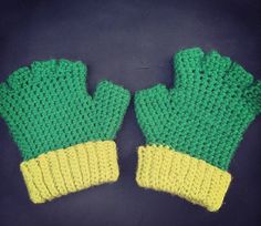 Ash Ketchum verde estilo Pokemon entrenador medio por wewearcrochet Crochet Fingerless Gloves Pattern, Fingerless Gloves Pattern, Half Finger Gloves, Crocheted Hats, Gloves Pattern, Gloves Design, Ash Ketchum, Crochet Fingerless Gloves, Finger Gloves