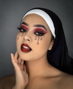 Woman Saw Costume, Nun Makeup Halloween Pretty, Nun Halloween Costumes Makeup, Nun Makeup Halloween, Maquillage Halloween Simple, Halloweenský Makeup, Holloween Makeup, Cute Halloween Makeup