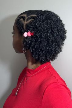 This hairstyle highlights a nicely distinct 4B curl design with coils that are tightly clustered and display a bouncy texture. The hair is trimmed short, letting easy upkeep and a classy, everlasting appearance that functions for different events. Emphasized by a side part with complicated braids on one side, the design - Click to see more of Rock Your Short 4B Hair: Unleash 30 Jaw-Dropping Styles for Natural Hair and follow us for more hairstyle ideas. // Photo Credit: Instagram @curlsbysomya Short 4b Natural Hair, Sister Locs On Short Hair, Short 4b Hair, Styles For Natural Hair, 4b Natural Hair, Natural Hair Pictures, 4b Hair