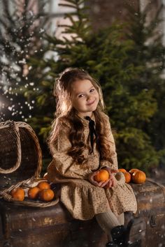 Christmas Eve. New Year photoshoot. Family photography photoshoot.Новогодняя семейная фотосессия Woodland Christmas Photo Shoot, Christmas Shoot Outdoor, Christmas Minis Studio, Rustic Christmas Photoshoot, Bebi Photo, Xmas Photoshoot Ideas, Christmas Studio Photoshoot, Christmas Photographer