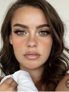 Summer Wedding Makeup, Straight Brows, Wedding Hairstyles And Makeup, Hazel Eye Makeup, Smoky Eyeshadow, Best Wedding Makeup, Braut Make-up, Gorgeous Eyes, Hazel Eyes