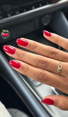 Red Nails Gel Short, Christmas Red Nails Gel, Nail Inspo Holiday, Short Red Square Nails, Thai Nails, Red Short Nails Ideas, Holiday Red Nails, Summer Red Nails, Gel Shellac Nails