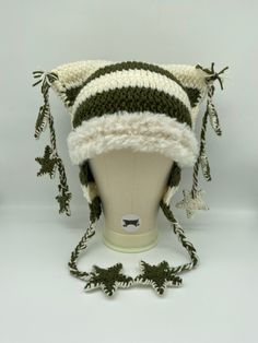 the hat is knitted with green and white yarn