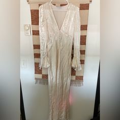 Size 6. Has Never Been Worn. Originally $380 Shona Joy La Lune, Shona Joy Dress, Shona Joy, Cream Dress, No Frills, Cream Color, Midi Dress, Maxi Dress, Size 6