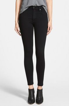 Free shipping and returns on Citizens of Humanity 'Rocket' Skinny Jeans (Axel) (Petite) at Nordstrom.com. Tonal topstitching and gleaming silvertone hardware enhance the sleek factor of black jeans cut from Japanese denim in a lithe, ankle-brushing silhouette. Womens Black Jeans Outfit, Black Jeans Outfit Casual, Womens Black Jeans, Minimal Wardrobe, Black Jeans Outfit, Clothes Black, Winter Capsule Wardrobe, Fall Capsule Wardrobe, Japanese Denim