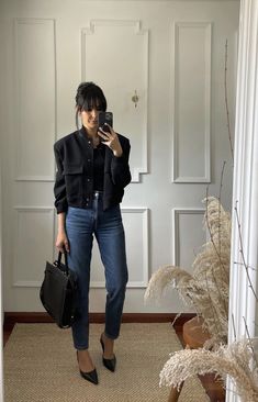 Black Bomberjack Outfit Winter Women, Crop Bomberjack Outfit, How To Style A Black Bomberjack, Knit Blazer Outfit, Outfit Bomberjacket Aesthetic, Bomberjacket Streetstyle 2023, Outfit Minimalista, Love Girl, Preppy Style Summer