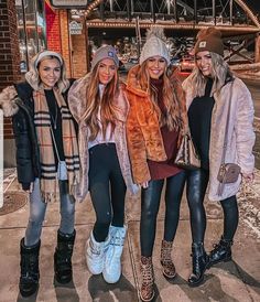 Park City Outfits, Sequin Boots Outfit, Utah Winter Outfits, City Outfits Winter, Winter Outfits New York City, Park City Utah Winter, Teachers Outfits, Destiny Thompson, Best Holiday Movies