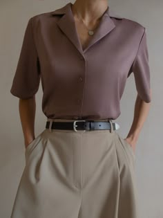 Brown Top Beige Pants Outfit, Professional Outfits Women 90s, Law School Outfits For Women, Khaki Trouser Outfit Women, Brown Trousers Outfit Casual, Khaki Trousers Outfit, Brown Trousers Outfit Women, Brown Trousers Outfit, Witch Clothes