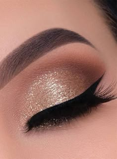 Burgundy Makeup, Make Up Gold, Eye Makeup Images, Pretty Eye Makeup, Wedding Eye Makeup, Gold Eye Makeup, Prom Eye Makeup, Bridal Eye Makeup, Prom Makeup Looks