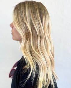 40 Golden Blonde Hair Ideas for a Radiant Look Sun Kissed Highlights, Honey Highlights, Bright Highlights, Blonde Hair Ideas, Blonde Lob, Tousled Bob, Golden Blonde Hair, Beach Blonde, Blonde Waves