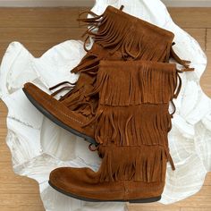 Minnetonka Size 8 Boots. Fringe. Never Worn Wore My Other Pair For Years. Last Forever. Brown Suede Moccasins With Fringe, Western Style Closed Toe Moccasins For Fall, Fall Western Closed Toe Moccasins, Bohemian Brown Suede Boots, Casual Brown Boots With Tassels, Western Brown Moccasins For Festival, Western Style Brown Moccasins For Festival, Casual Brown Boots With Fringe, Casual Brown Fringe Boots