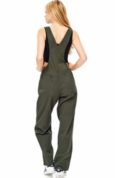 Classic twill canvas overalls with baggy straight leg fit. Traditional style bib with pockets on the chest and to the sides and button up closures on the sides. CARE | Hand Wash or Machine Wash Cold CONTENTS | 100% Cotton MEASUREMENTS | 61"/155 cm Top to Bottom 31"/79 cm Inseam (Size 14 Plus) MODEL | 5'8 - wearing a size Small IMPORTED Revolt Overalls, Black Dungaree, Workwear Overalls, Overalls Vintage, Buy Clothes Online