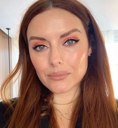 Jules Eye Makeup, Katie Jane Hughes, Katie Hughes Makeup, Jamie Genevieve Makeup, Professional Makeup Tips, Redhead Makeup, Actress Without Makeup, Hairstyles With Glasses, Retro Makeup