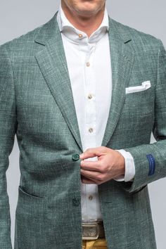 95% Wool, 4% Silk, 1% Elastane Partially lined 2 Button stance 2 Patch & cut breast pocket 2 Internal pockets with button closures Double vent Sleeves unfinished to facilitate tailoring Made in Italy Green Sport Coat, Mens Work Outfits, Classy Suits, Sport Coat, The Man, Work Outfit, Blazer, Green