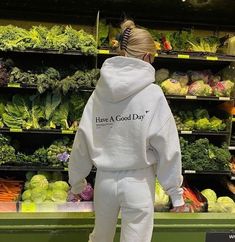 Heath And Fitness, Healthy Groceries, Healthy Girl, Healthy Lifestyle Inspiration, Green Juice, Tall Girl, Grocery Shop, Grocery Store, Aesthetic Clothes