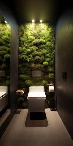 A modern and organic toilet design, featuring a striking moss wall feature that infuses the space with natural texture and calming greenery. This pin showcases the perfect combination of nature and modernity, creating a unique and inspiring feature that captures the attention and admiration of all who see it. Mos Wand, Organic Interior Design, Small Downstairs Toilet, Organic Interior, Kids Bedroom Wall Decor, Home Decor Ideas Kitchen, Home Decor Apartment, Wc Design, Decor Ideas Kitchen