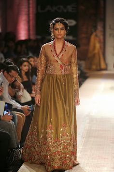 LFW Sari Shop, Fashion Week Winter, India Clothes, Indian Wedding Ideas, Eastern Fashion, Indian Anarkali, Wedding Site, Buy Sarees Online, Lakme Fashion Week