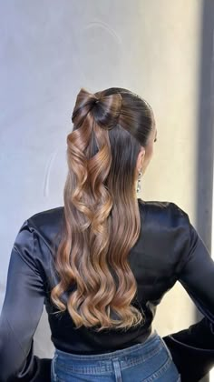 Hairstyles With Curled Hair, Old Hollywood Hair, Braided Crown, High Fashion Hair, Pageant Hair, Cute Quick Hairstyles, Hair Inspiration Long, Bow Hairstyle, Wedding Guest Hairstyles