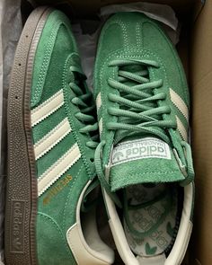 Adidas handball spezial Green Adidas Handball Spezial Green, Green Adidas Spezial, Adidas Spezial Green, Green Grunge Outfit, Blue Adidas Spezial, Green Shoe, Adidas Handball Spezial, Funky Shirts