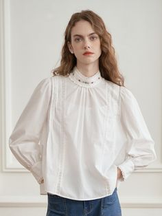 Color: White Detail: Loose and straight body shape, which can be controlled by any body shape; half-high collar design, which visually shows a slender neck; heavy-duty color embroidery on the neckline, rich and three-dimensional patterns, and tight embroidery threads; fluffy puff sleeves, retro court feeling, showing thinness and covering the flesh ; lined Composition: 100% cotton Washing Method: Normal washing/avoid wringing/low temperature ironing/hanging storage/pay attention to moisture Slender Neck, Fluffy Puff, Monochrome Makeup Look, Color Embroidery, Embroidery Threads, Breast Tape Lift, The Flesh, Lace Splicing, Slim Fit Top