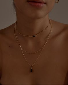 Product Description Harlow Choker features a Cuban chain choker necklace with a center black stone that adds a touch of luxe. She's truly a show-stopping necklace that can be worn solo for a simple everyday look or stacked with other necklaces. …………………………………. D E T A I L S Necklace length measures 14 inches/36cm with option to add an extension chain Charm measures 11.5 mm x 5 mm Chain width measures 3 mm Chain style: Cuban chain Clasp type: lobster Tarnish-resistant, waterproof, safe for sensitive skin Lead-free, nickel-free, cadmium-free Material: 18k Gold Fill and black onyx cubic zirconia stone