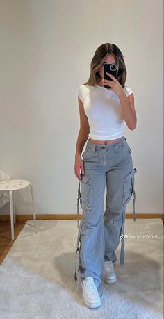 Pakaian Hipster, Celana Fashion, Grey Cargo Pants, Mode Zara, Neue Outfits, Tomboy Outfits, Simple Trendy Outfits, Mode Inspo, Cute Everyday Outfits