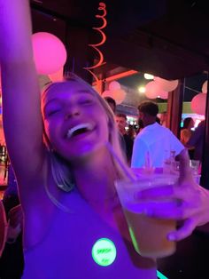 #albufeira #nightlife #party Albufeira Aesthetic, Magaluf Nightlife, Ibiza Party, Albufeira Portugal, Nightlife Party, High School Memories, Full Moon Party, Gym Photos, Senior Trip