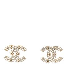 This is an authentic pair of CHANEL Pearl Crystal Sparkling Pearls CC Earrings in Gold. These luxurious stud earrings are crafted in an elegantlight gold tone and feature the Chanel CC logo studded with miniature faux pearls and crystals. Cc Earrings, Chanel Pearl, Chanel Pearls, Pearl Crystal, Earrings In Gold, Cc Logo, Earrings Gold, Faux Pearl, Gold Earrings