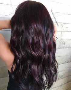 Burgundy Hair Ideas, Blackberry Hair Colour, Flirty Ideas, Hair Color Blonde Highlights, Dark Purple Hair, Hair Color Chocolate, Wine Hair