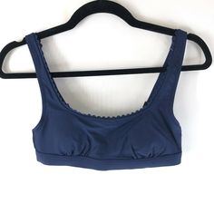 Lands End Swim Bikini Top Removable Pads Scalloped Edge Navy Blue Size 2 Condition: New Without Tags Band Width: 12.5" Length: 10.5" Comes From A Smoke Free Home. Feel Free To Ask Any Questions You May Have. Thanks For Looking! Cropped Stretch Swimwear With Built-in Bra, Stretch Bra For Swimming, Fitted Sports Bra With Removable Pads, Blue Stretch Swimwear With Bra Friendly Feature, Blue Stretch Swimwear With Bra Friendly Design, Blue Stretch Swimwear With Bra-friendly Design, Swimming Crop Top With Adjustable Straps, Blue Stretch Bra With Medium Bust Support, Fitted Crop Top With Adjustable Straps For Swimming