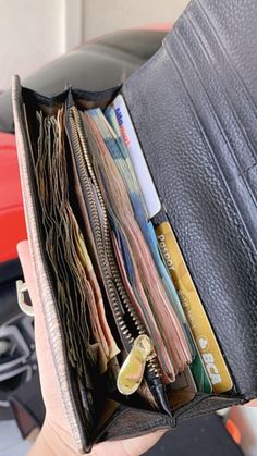 Money Wallet Aesthetic, Korean Money, Wallet Aesthetic, Money Collection, Money On My Mind, Budget Book, Vision Board Inspiration, Luxury Lifestyle Dreams