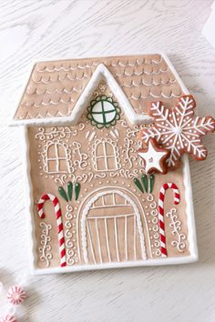 Serve up holiday treats in the sweetest way with our Gingerbread House Platter. This festive platter adds a whimsical touch to your holiday table, perfect for displaying cookies, appetizers, or desserts. Crafted with intricate details that capture the charm of a classic gingerbread house, it’s both functional and decorative. Festive Platter, Classic Gingerbread House, Grinch Tree, Gingerbread Christmas Decor, Pink Pineapple, Christmas Themes Decorations, Gingerbread Christmas, Christmas Dishes, Holiday Table