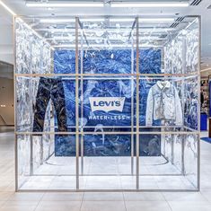 levi's waterless clothing display in the mall