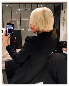 Short Hair Images, Blonde Bob Hairstyles, Instagram B, Hair Up Styles, Hair Crush, Short Hair Haircuts, B L, Messy Hairstyles, Hair Designs