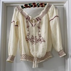 Brand New Embroidered Peasant Top. Can Be Worn Off The Shoulder Or With Removable Adjustable Straps Shown. Embroidery Is A Burgundy Color 70s Peasant Blouse, Romanian Blouse, Peasant Shirt, Daisy Chain, Peasant Top, Peasant Blouse, Vibe Clothes, Peasant Tops, Girly Stuff