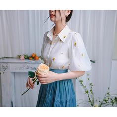 <Size>



 Small size


 Length: 52cm




 Shoulder width: 34cm

 Bust: 94cm




 Sleeve length: 30cm







 Medium size


 Length: 53cm




 Shoulder width: 35cm

 Bust: 98cm




 Sleeve length: 31cm












 <Material>



 polyester






 ＜Model wearing＞



 Wearing size



 Small size




 Model Dimensions



 Height: 169cm

 Weight: 48kg Spring Tops With Floral Embroidery And Half Sleeves, Spring Floral Embroidered Half Sleeve Top, Embroidered Short Sleeve Workwear Blouse, Workwear Embroidered Short Sleeve Blouse, Elegant Half Sleeve Summer Blouse, Feminine Collared Blouse With Floral Embroidery, Feminine Puff Sleeve Blouse With Floral Embroidery, Floral Embroidery Collared Blouse For Work, Fitted Half Sleeve Floral Blouse